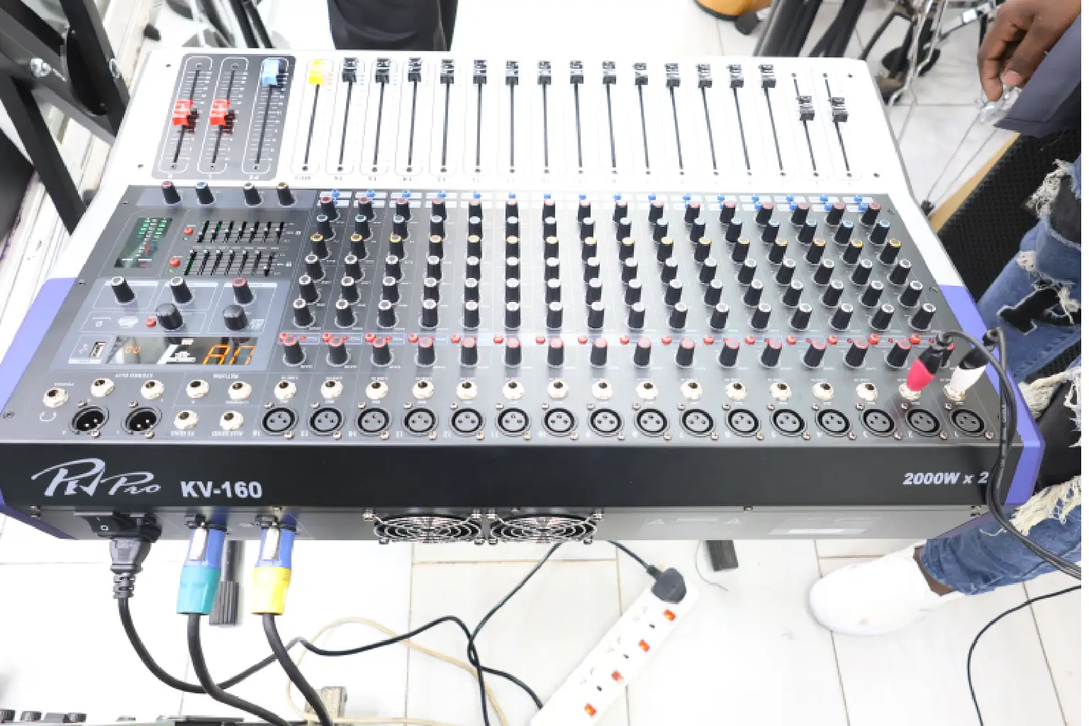 Pev Pro KV 160 16 Channel Mixer accessories