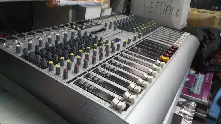 Audio mixer 16 channels